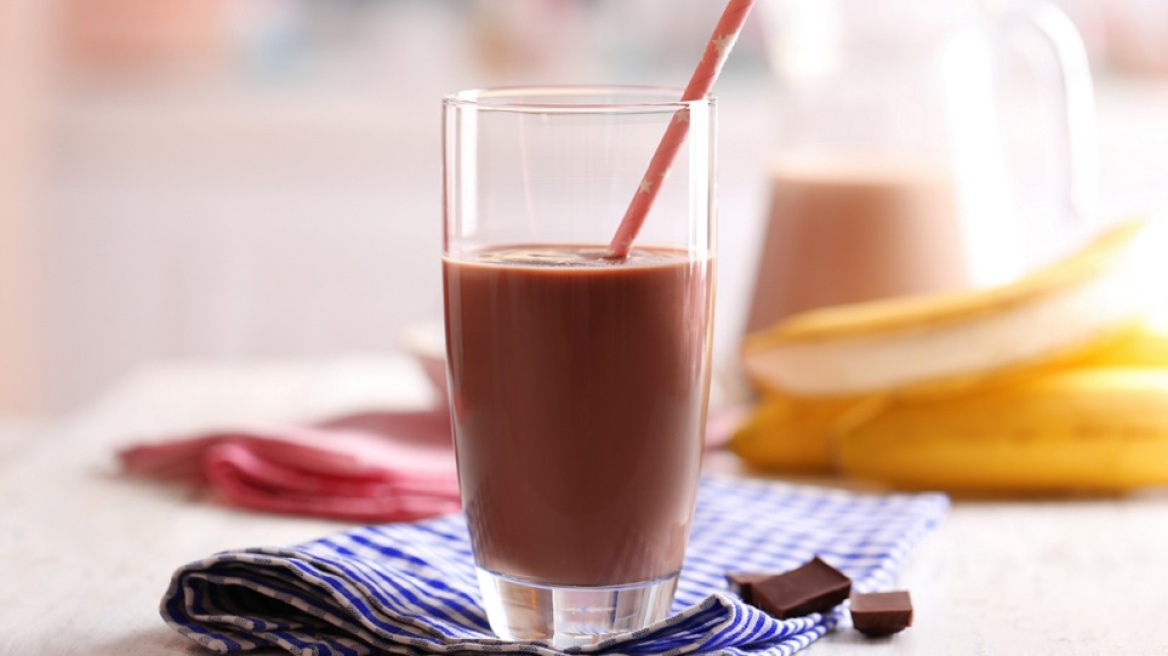 Smoothie με μπανάνα, ταχίνι και κακάo