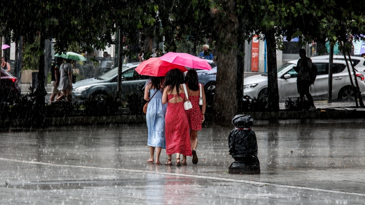 Καιρός: Επιμένουν οι βροχές και οι καταιγίδες και το Σάββατο - Ποιες περιοχές θα επηρεαστούν