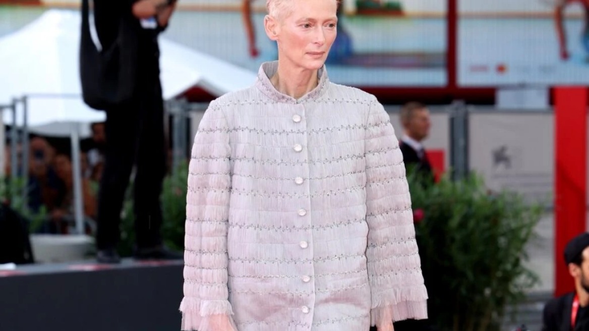 Η Tilda Swinton με Chanel Haute Couture στο φεστιβάλ Βενετίας