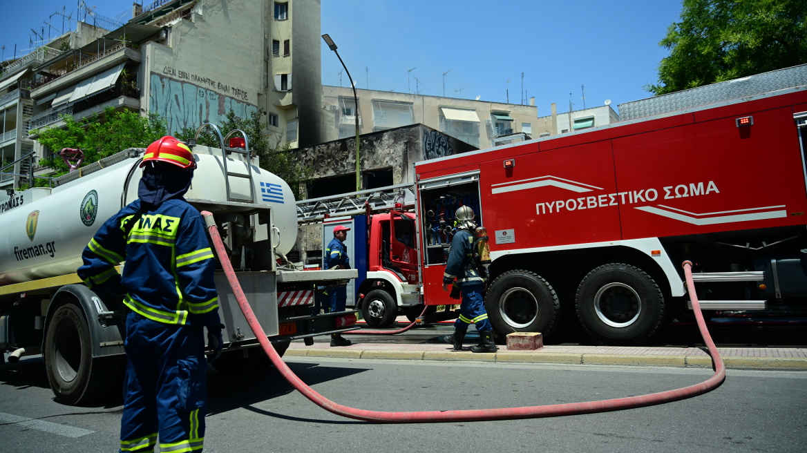 Έσβησε η φωτιά σε κτίριο στην Κυψέλη - Άνοιξε η Αγίου Μελετίου