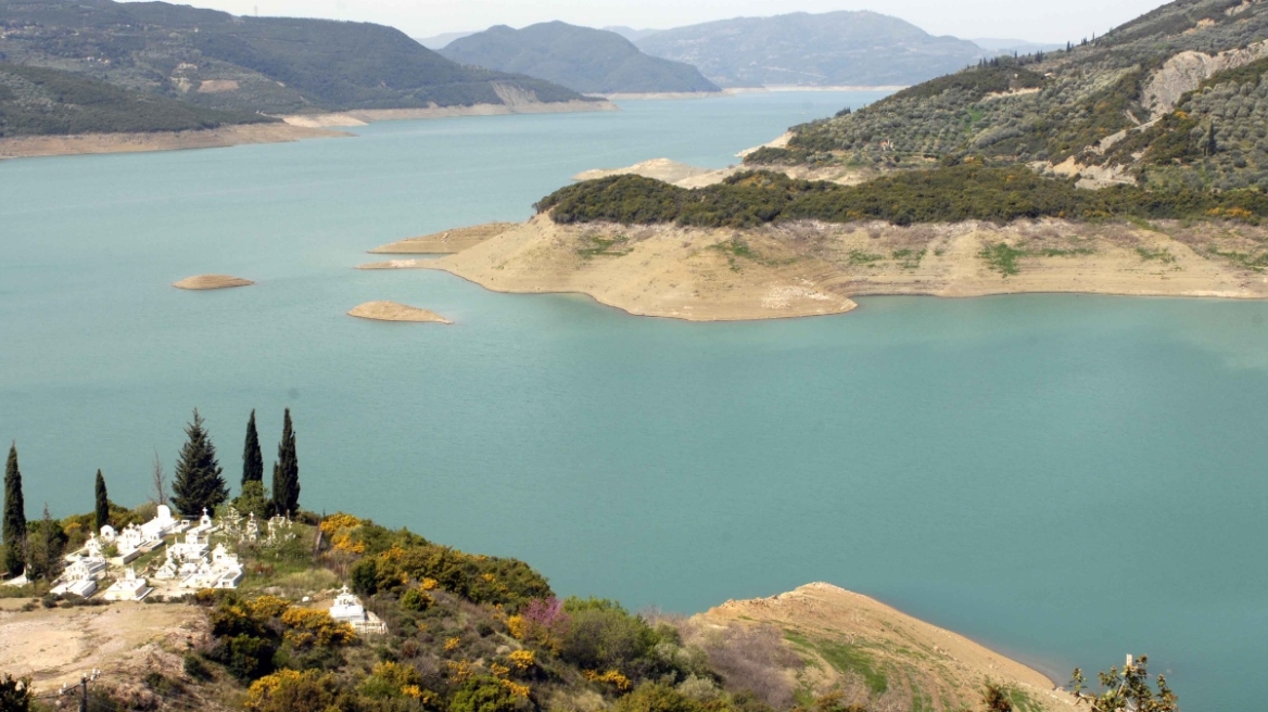 Λίμνη Κρεμαστών: Συναγερμός από τον εντοπισμό πτώματος γυναίκας