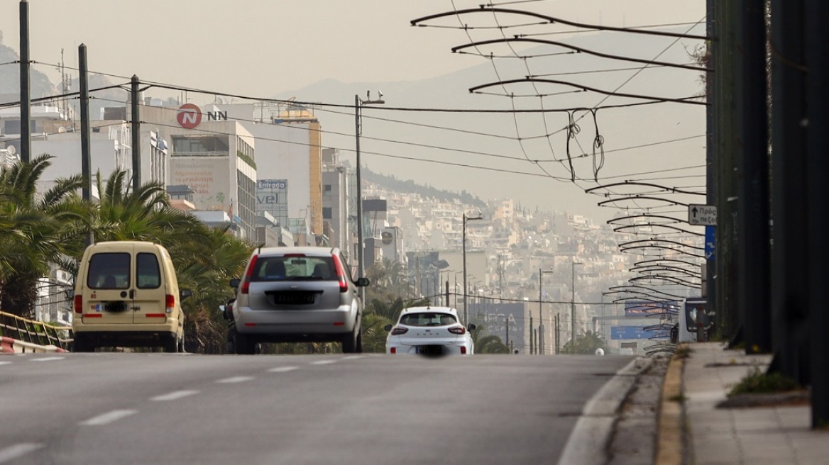 Τροχαίο στη Συγγρού, συγκρούστηκαν δύο οχήματα - Δείτε live την κίνηση