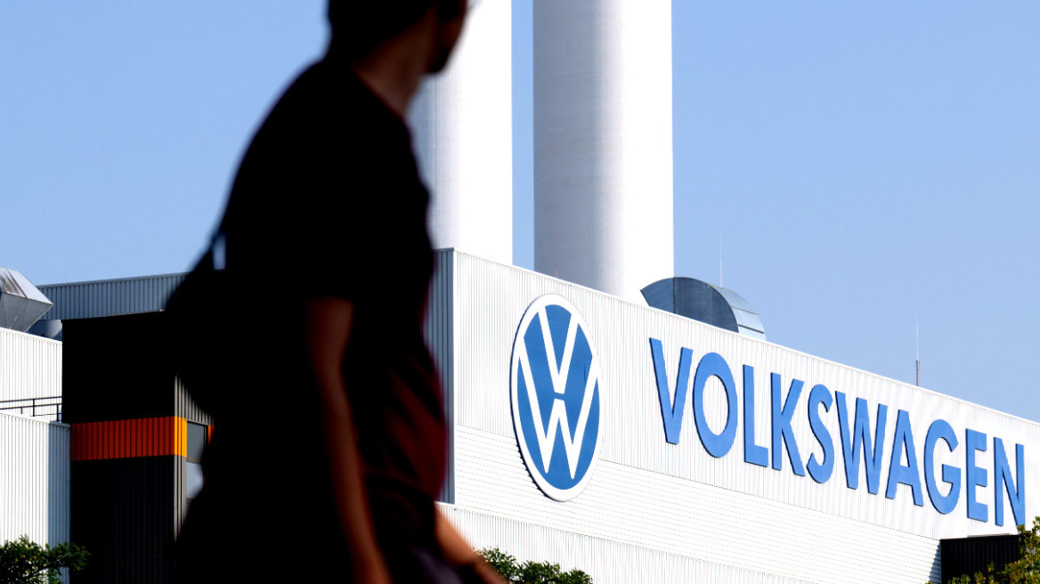 Volkswagen: Καταργεί συμφωνία 30 ετών με τους εργαζόμενους, ετοιμάζεται για χιλιάδες απολύσεις και κλείσιμο εργοστασίων