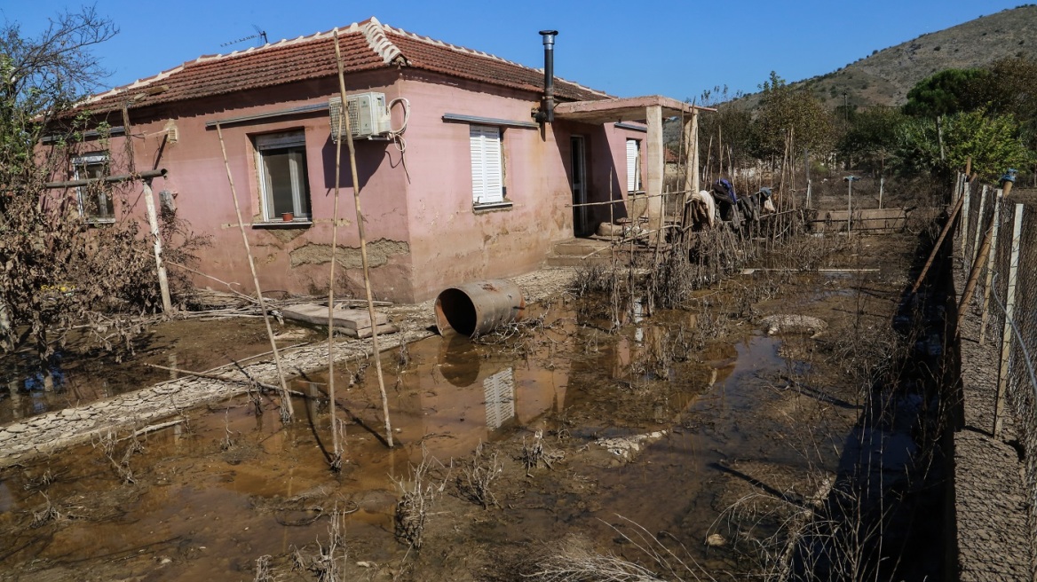 Παράταση 6 και 12 μήνες στο «πάγωμα» κατασχέσεων και οφειλών για πληγέντες από θεομηνίες