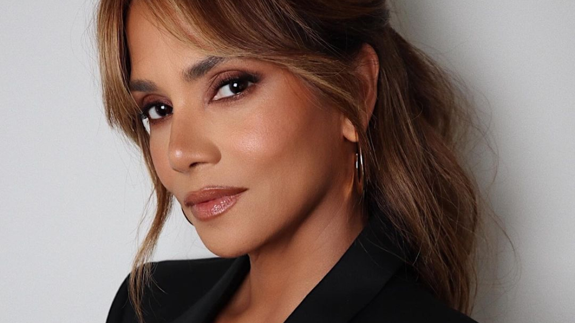 Halle Berry: «Ήταν η πρώτη φορά που ήμουν τρελά ερωτευμένη πριν να κάνω σεξ»