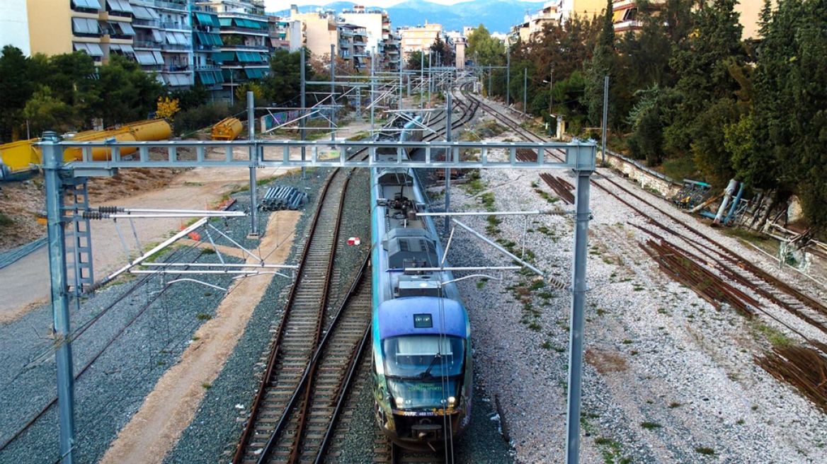 Τρένο προσέκρουσε σε πεσμένα δέντρα μεταξύ των σταθμών Σφενδάλης και Αφιδνών