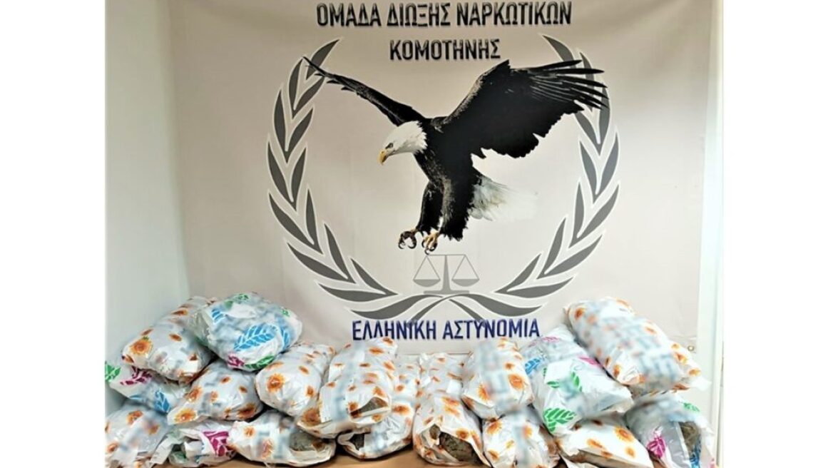 Αλλοδαποί μετέφεραν πάνω από 15 κιλά ναρκωτικών