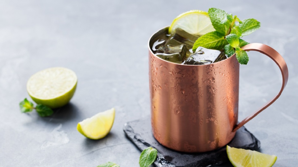 Moscow Mule: Η συνταγή και ο μύθος πίσω από το διάσημο κοκτέιλ