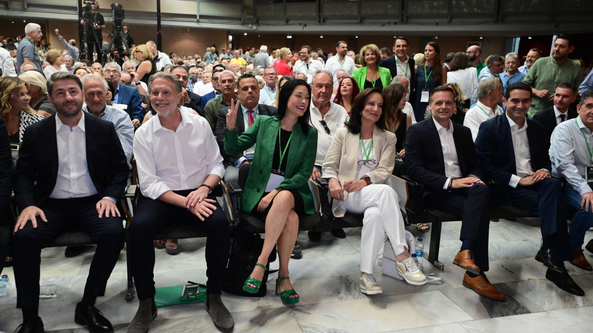 ΠΑΣΟΚ: Τα γκάλοπ, το διαφαινόμενο ντέρμπι και το debate ως κρίσιμος σταθμός