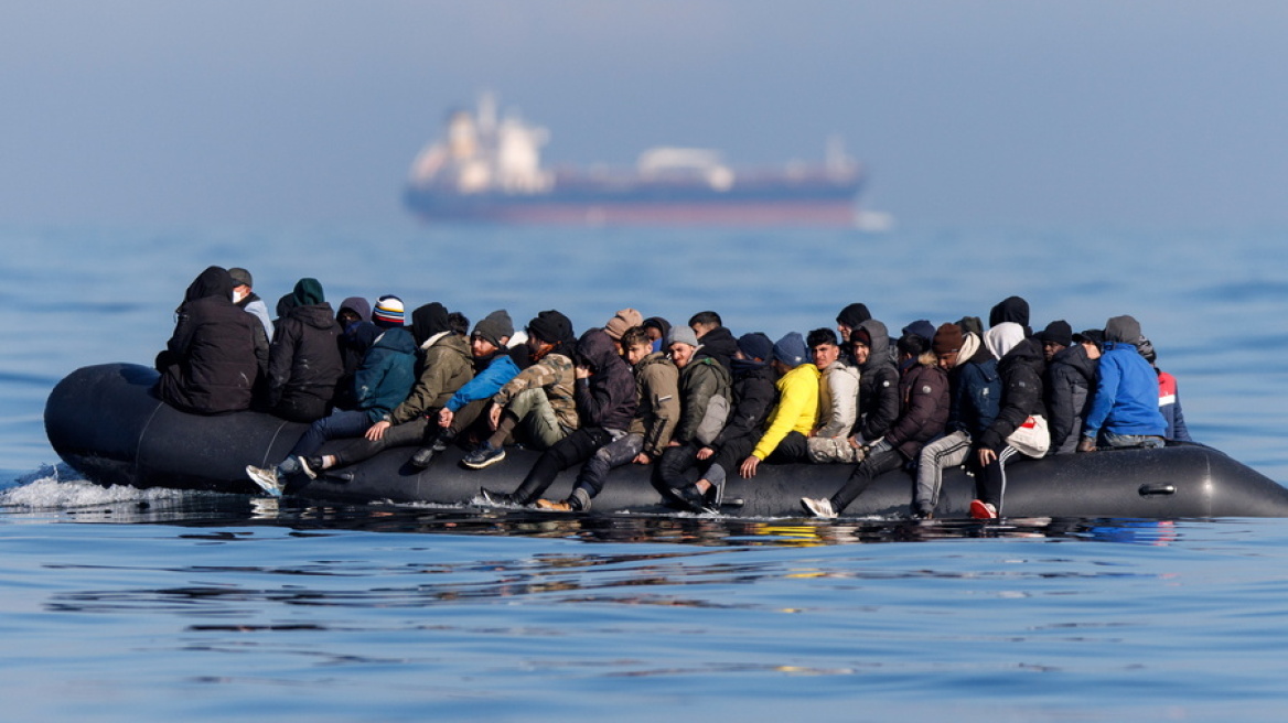 Βρετανία: Τουλάχιστον 25.000 μετανάστες διέπλευσαν τη Μάγχη από τις αρχές του έτους