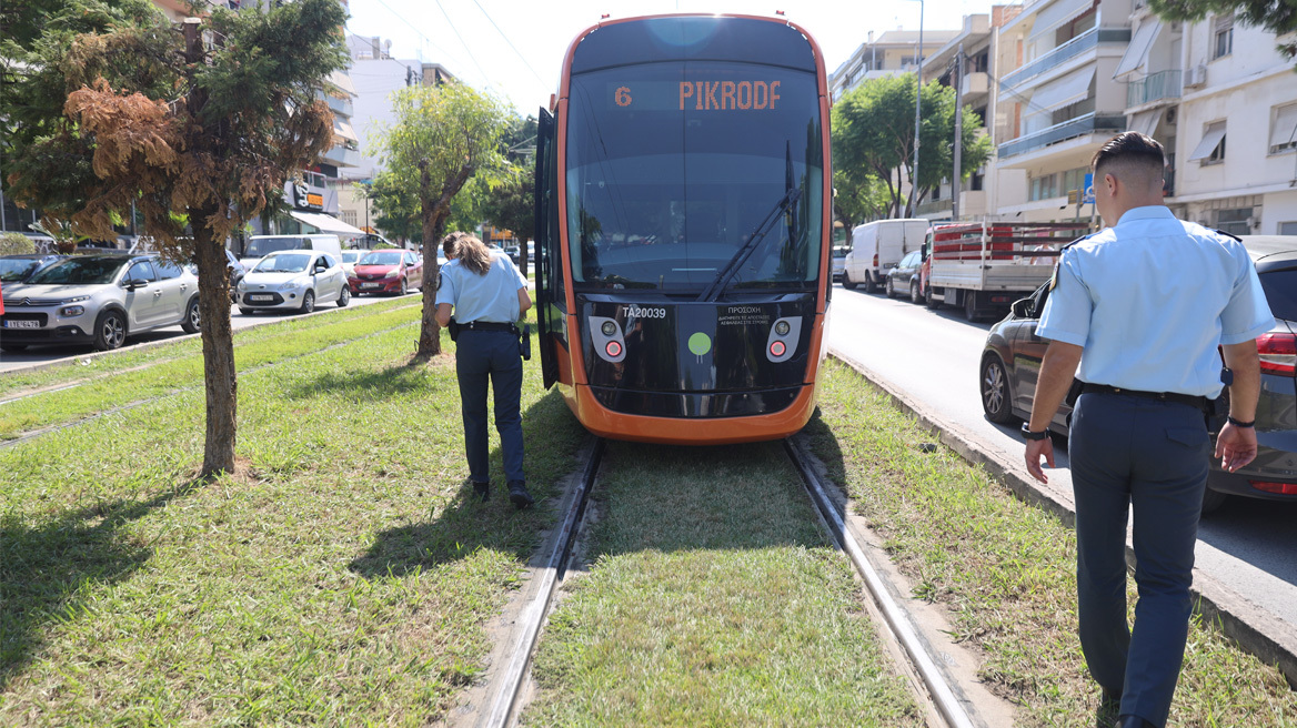 Νέα Σμύρνη: Τραμ παρέσυρε ανήλικο με πατίνι, ο 15χρονος μεταφέρθηκε στο νοσοκομείο