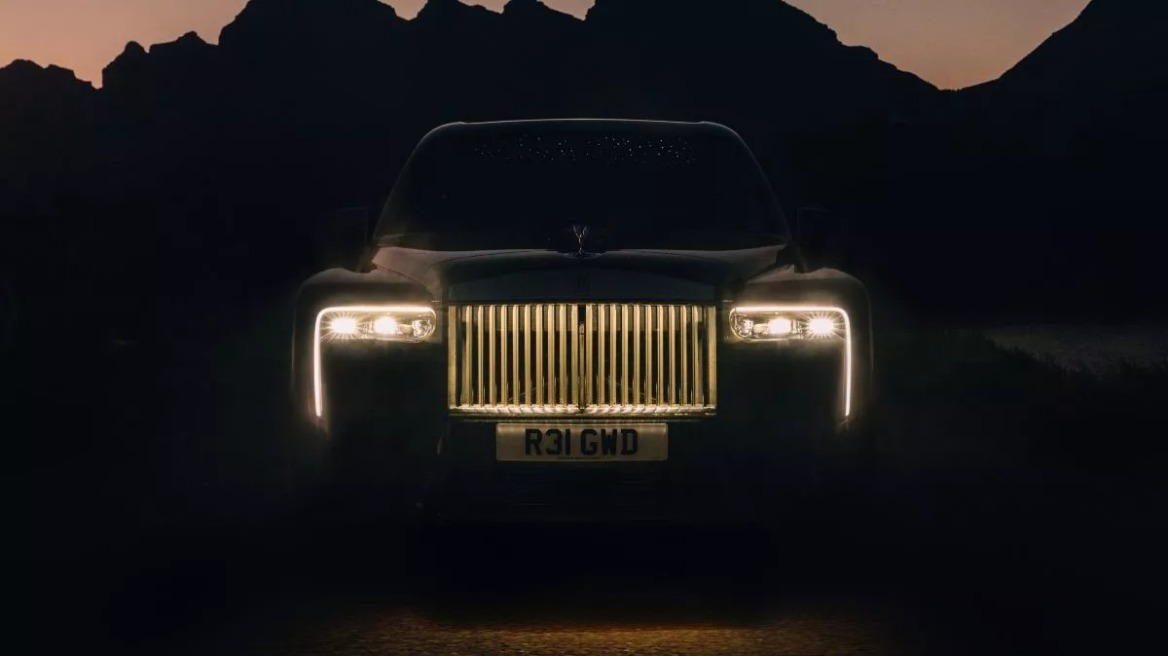 Πιστή στον V12 η Rolls-Royce