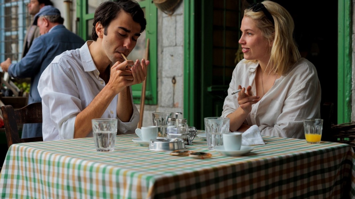 Μια νέα τηλεοπτική σειρά μάς ταξιδεύει στην Ύδρα του Λέοναρντ Κόεν και της μούσας του, Μαριάν