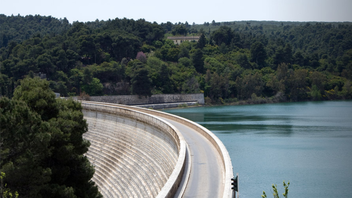 Πτώση 36% στα αποθέματα νερού στην Αττική μέσα σε δύο χρόνια - «Καταναλώστε με μέτρο», λέει ο πρόεδρος της ΕΥΔΑΠ