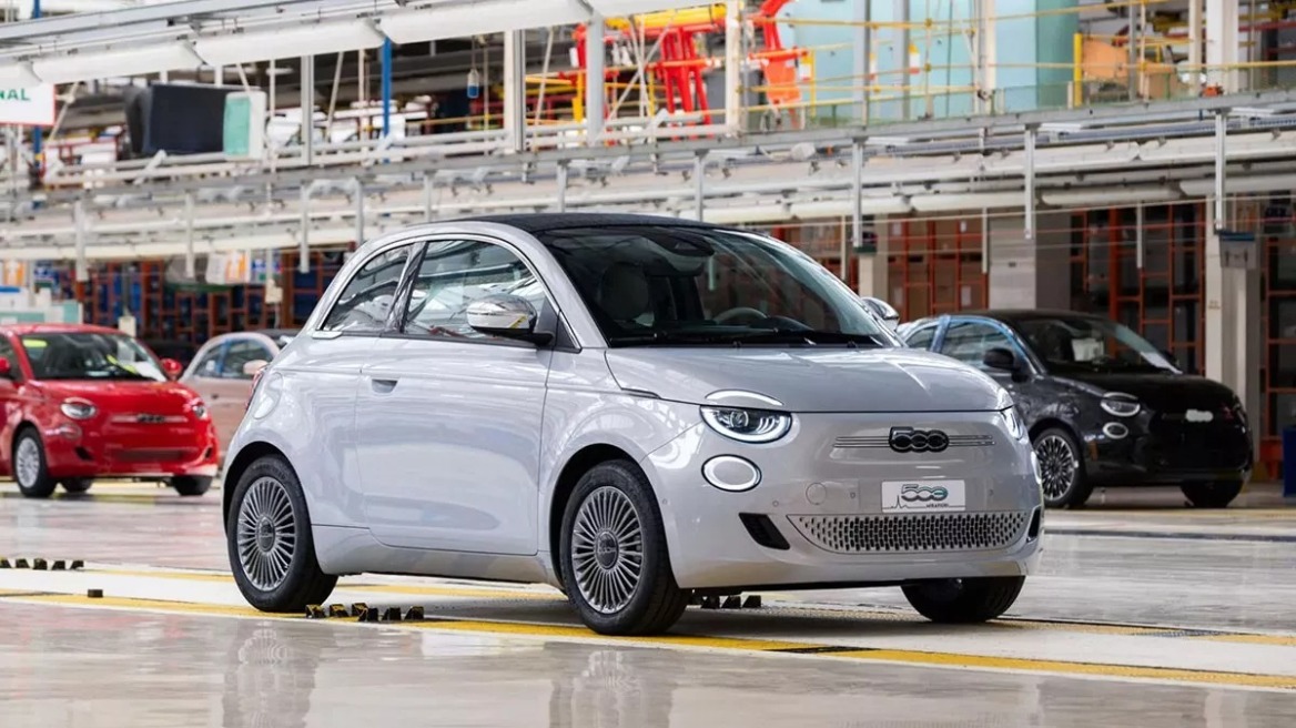 Παράταση στην αναστολή παραγωγής του Fiat 500e