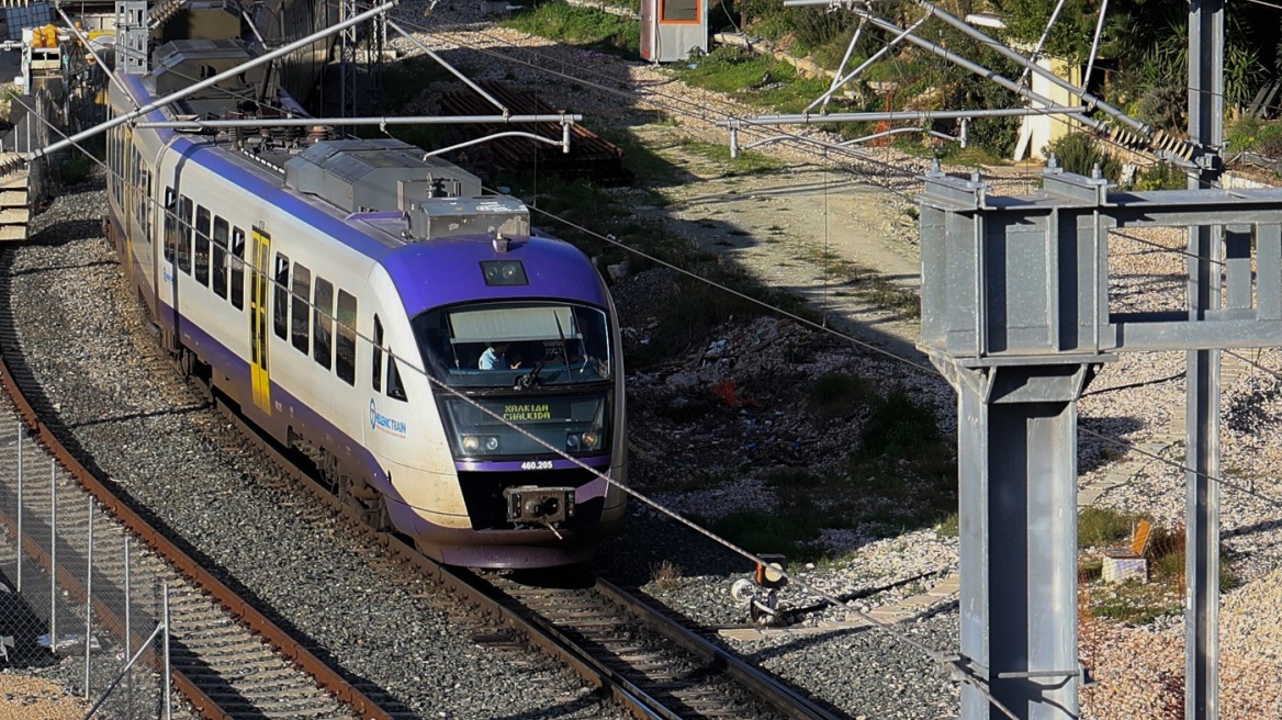 Η τηλεδιοίκηση πρόλαβε συρμό του Προαστιακού που πήγε να μπει από λάθος σε γραμμή του Μετρό στην Δουκίσσης Πλακεντίας