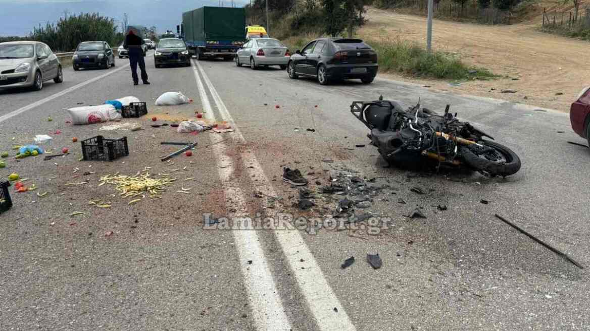 Τραγωδία έξω από τη Λαμία - Νεκρός 44χρονος πατέρας 4 παιδιών από τη σύγκρουση της μηχανής του με αγροτικό