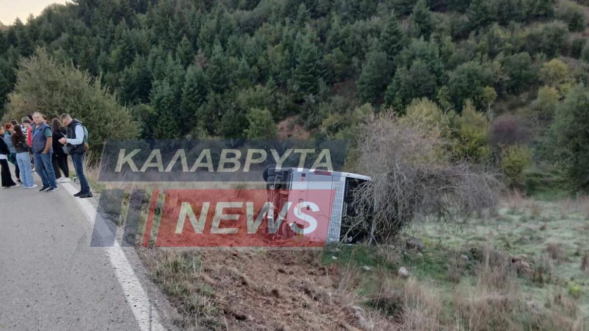 Ανατροπή ΚΤΕΛ με μαθητές στα Καλάβρυτα, δεν υπάρχουν τραυματίες