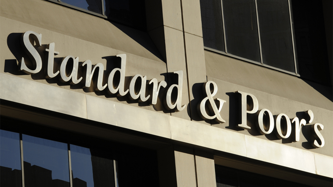 Standard & Poor's: Στάση αναμονής - Αμετάβλητη η αξιολόγηση της ελληνικής οικονομίας στο «BBB-» με θετικό outlook