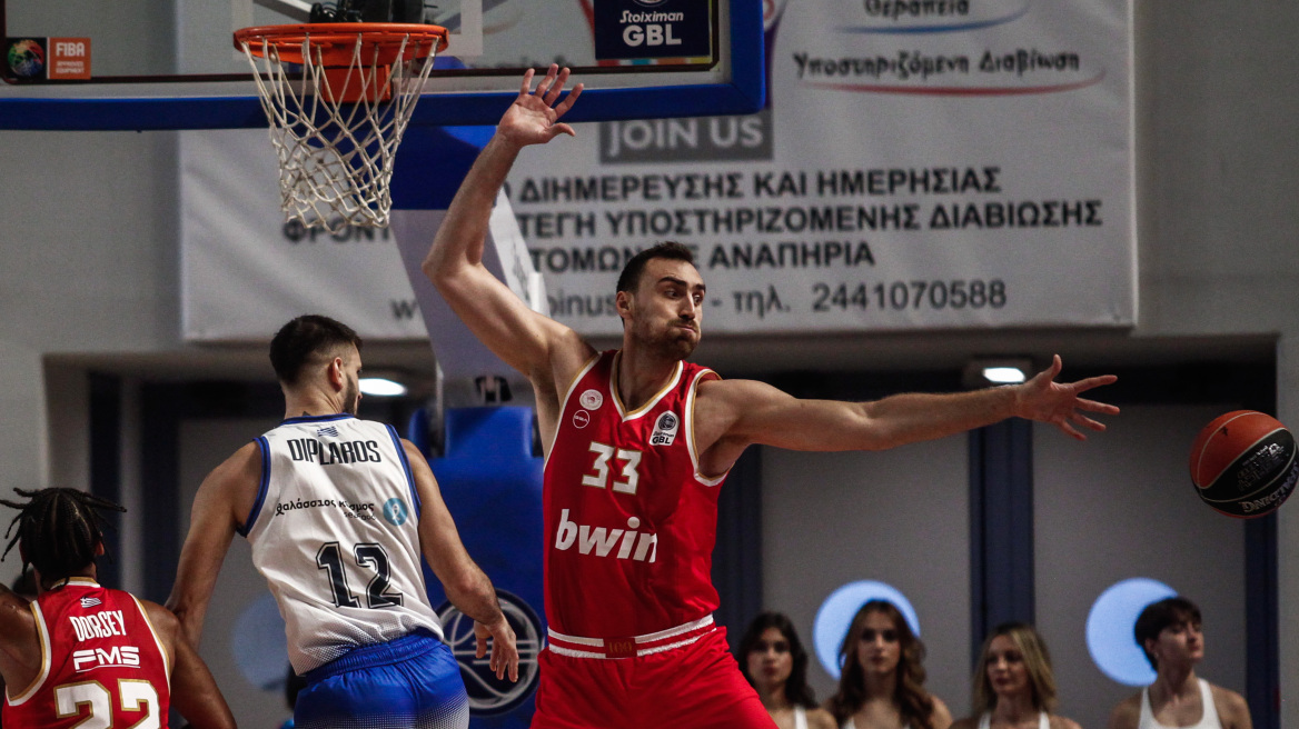 Basket League: Με Μιλουτίνοφ, Βεζένκοφ ο Ολυμπιακός πέρασε άνετα (77-61) από την Καρδίτσα - Βίντεο