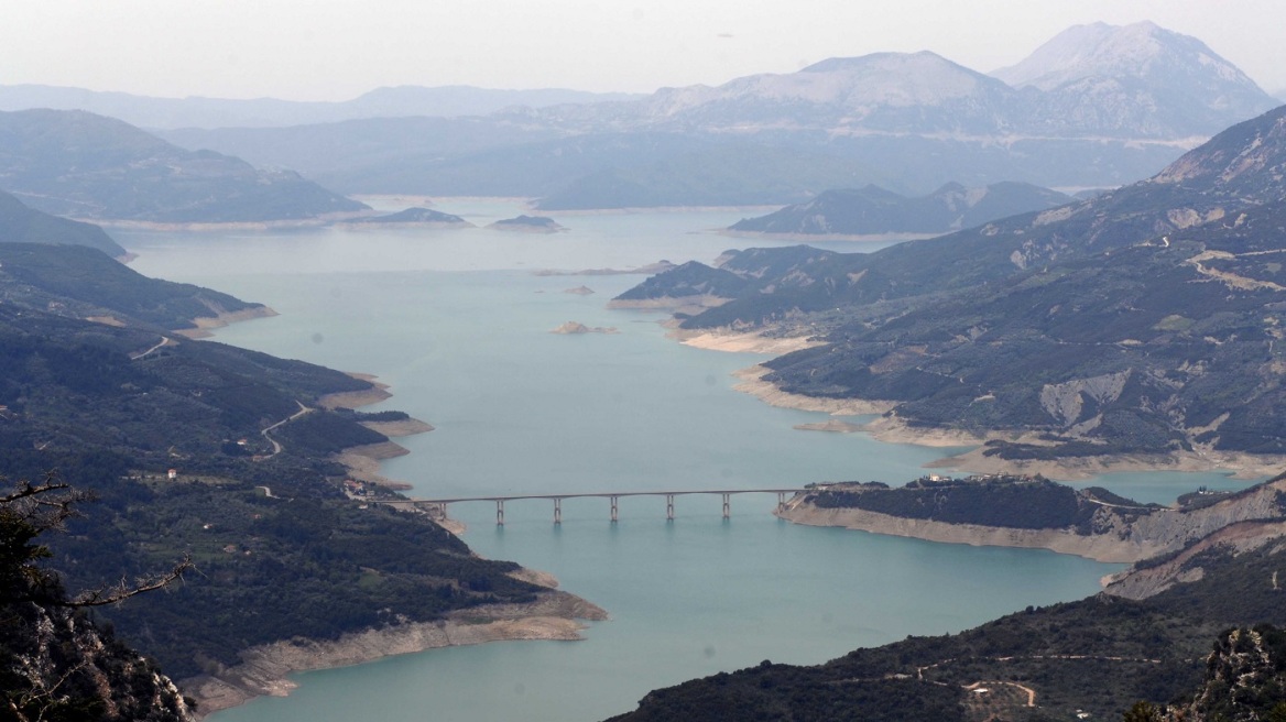 Λειψυδρία: Έτοιμη η μελέτη για να... στάξει νερό η λίμνη των Κρεμαστών