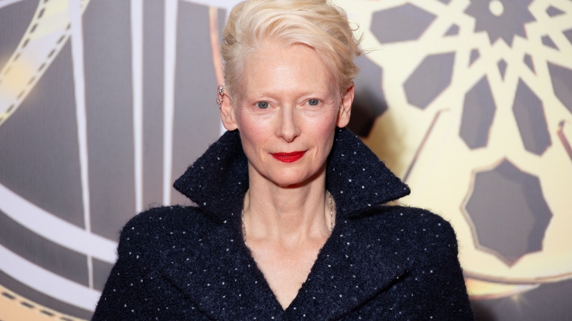 Tilda Swinton: Η πολυβραβευμένη ηθοποιός, απόγονος σκωτσέζικης δυναστείας, ήταν συμμαθήτρια της πριγκίπισσας Νταϊάνα