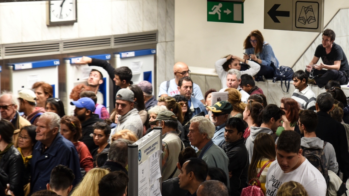 Μετρό Σύνταγμα σήμερα: Η εξήγηση της ΣΤΑΣΥ για το χάος στη γραμμή 3 προς Δουκίσσης Πλακεντίας 