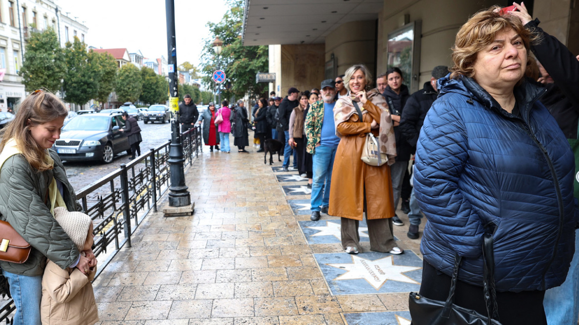 Κρίσιμες εκλογές στη Γεωργία: Περιστατικά βίας καταγγέλλει η πρόεδρος της χώρας - Βίντεο