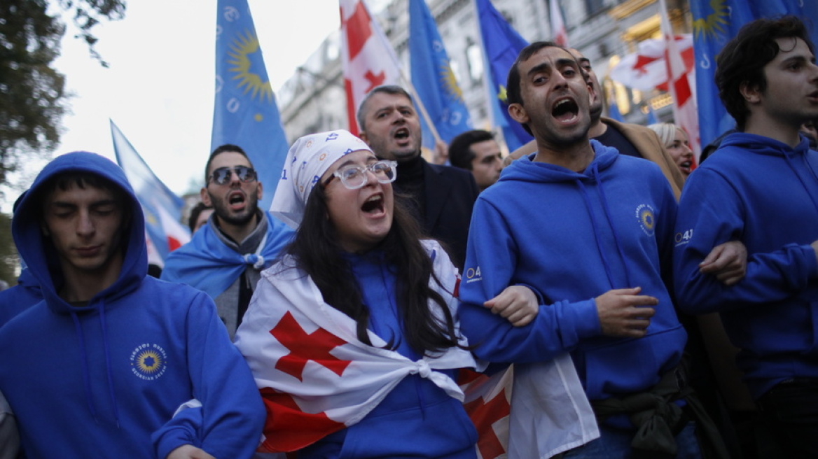 Βουλευτικές εκλογές στη Γεωργία: Άνοιξαν οι κάλπες - Κρίσιμη στιγμή για το ευρωπαϊκό μέλλον της χώρας