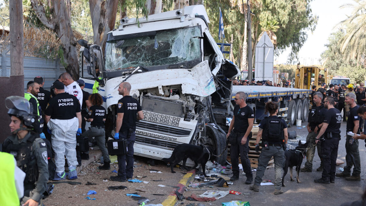 Ισραήλ: Τουλάχιστον 33 τραυματίες, οι 6 σοβαρά κοντά στο Τελ Αβίβ - Φορτηγό έπεσε σε στάση λεωφορείου