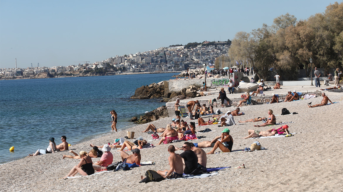 Εξόρμηση στον Φλοίσβο για τους Αθηναίους μετά την παρέλαση της 28ης Οκτωβρίου