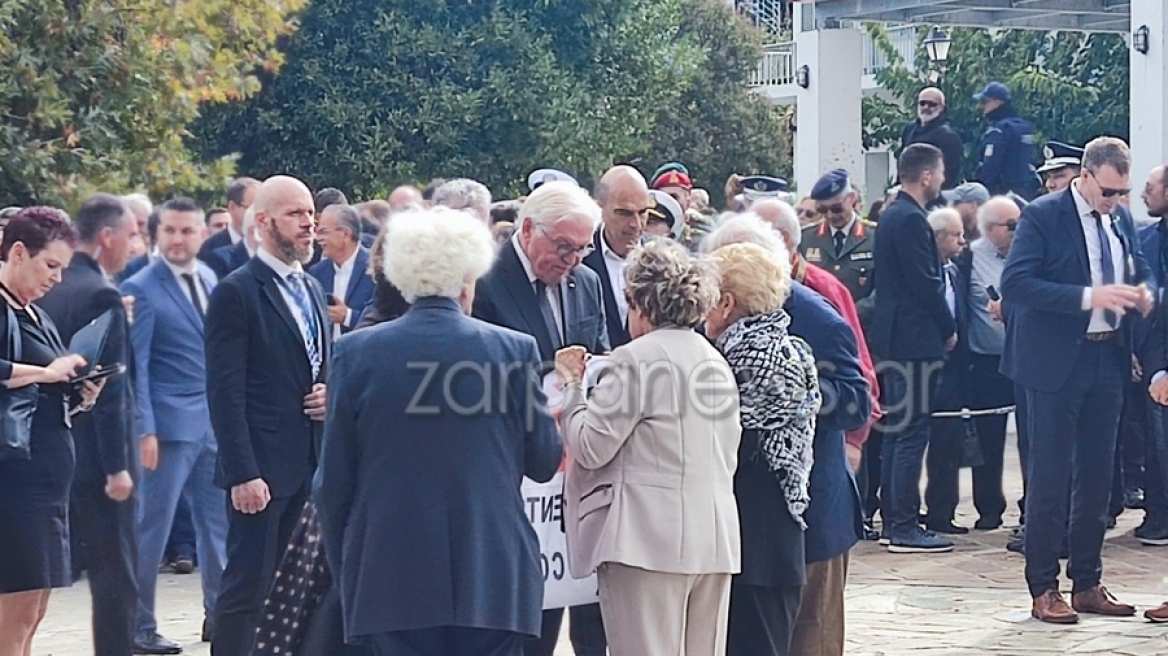 Κρήτη: Με πανό και συνθήματα για τις γερμανικές αποζημιώσεις η υποδοχή Σταϊνμάιερ στην Κάνδανο - «Δεν υποχωρούμε»