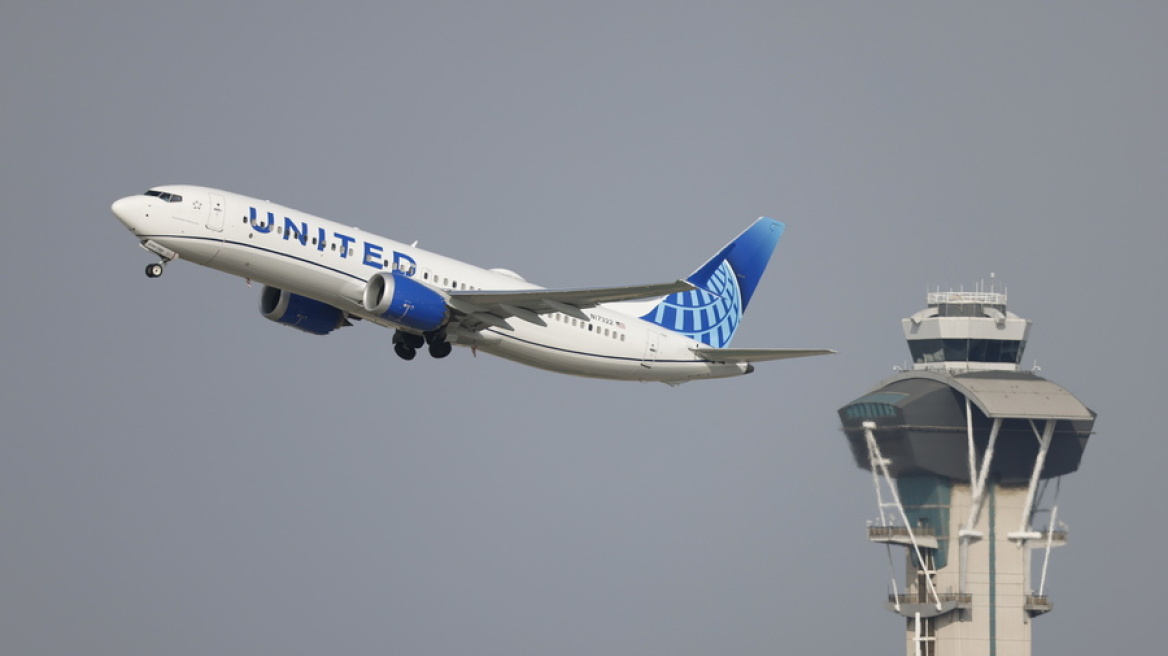 ΗΠΑ: Αναστάτωση σε πτήση της United Airlines - Άνδρας κατηγορείται για ξυλοδαρμό επιβάτη