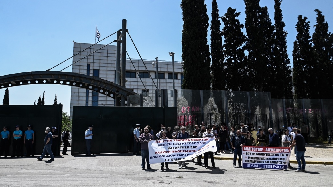 ΟΛΜΕ και ΔΟΕ εξήγγειλαν καθημερινές στάσεις εργασίας στα σχολεία για όλο τον Νοέμβριο