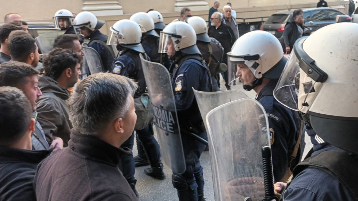 Πάτρα: Ένταση μεταξύ οικοδόμων και αστυνομικών δυνάμεων κατά τη διάρκεια κινητοποίησης