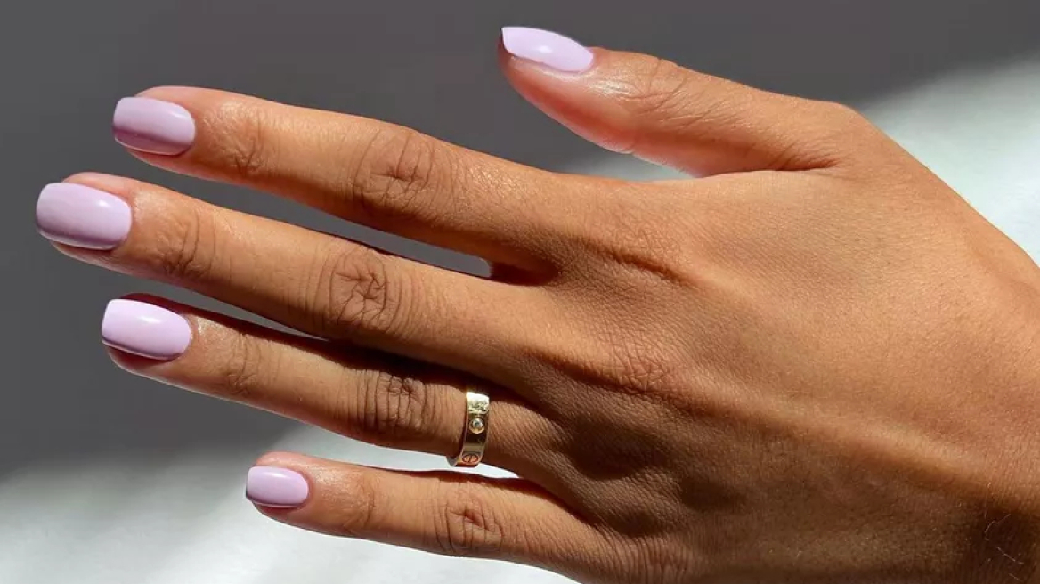 Τα Lavender Milk Nails ήρθαν για να πάρουν τη θέση του milky nail trend