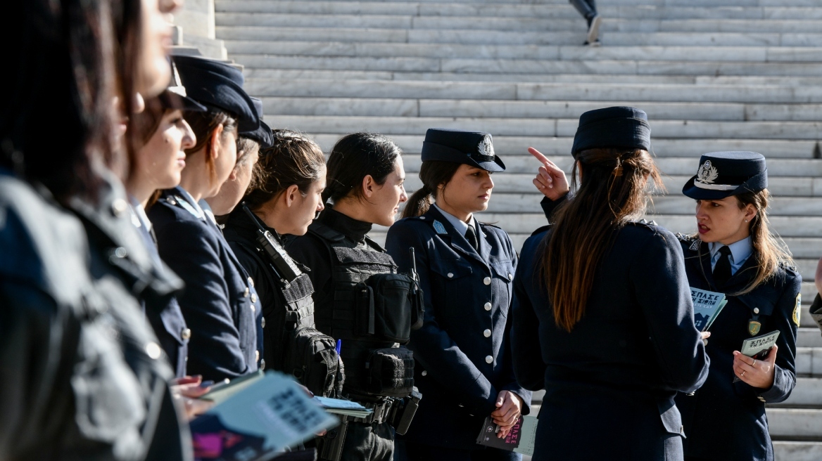 ΕΛ.ΑΣ: Ο Χρυσοχοΐδης δίνει άδεια στις γυναίκες για γυναικολογικό έλεγχο και αυξάνει το όριο επανακατάταξης των αστυφυλάκων