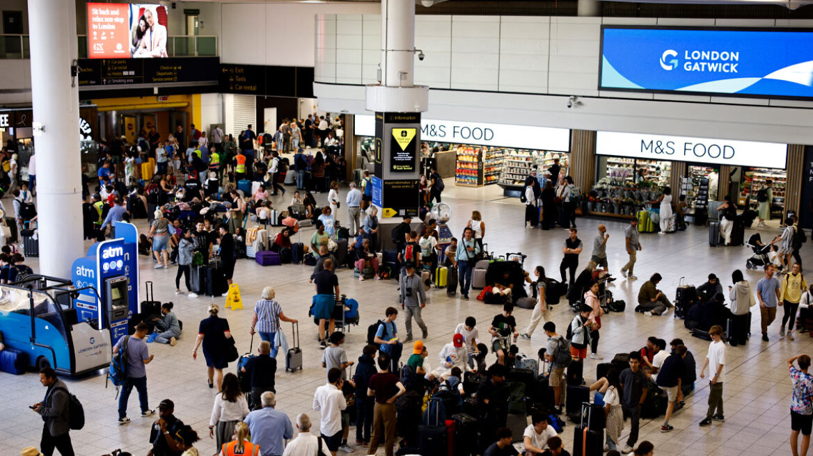 Λονδίνο: Εκκενώθηκε τμήμα του αεροδρομίου Gatwick - Πυροτεχνουργοί για «ύποπτο αντικείμενο» σε αποσκευή