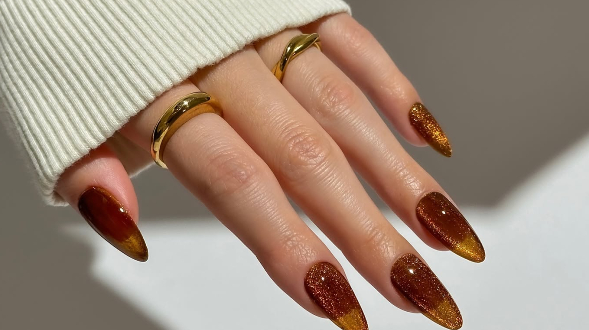 Cinnamon Glazed Nails: Η πιο cozy επιλογή για το μανικιούρ της σεζόν