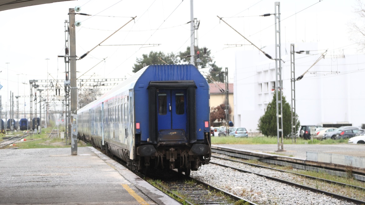 Έρευνα για περιστατικό στην Πιερία - Αναφορές ότι Intercity είχε πράσινο, ενώ μπροστά υπήρχε ακινητοποιημένος συρμός