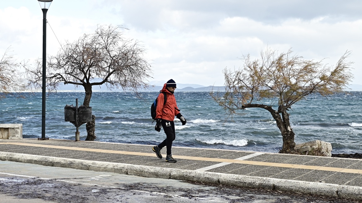 Καιρός: «Ψυχρή εισβολή» με ισχυρές βροχές και χιόνια, αναμένεται έκτακτο δελτίο της ΕΜΥ