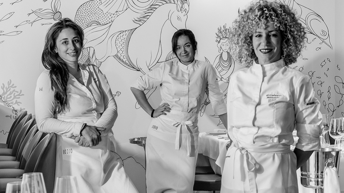 ΙΩDIO: Τρεις κυρίες στην ίδια κουζίνα