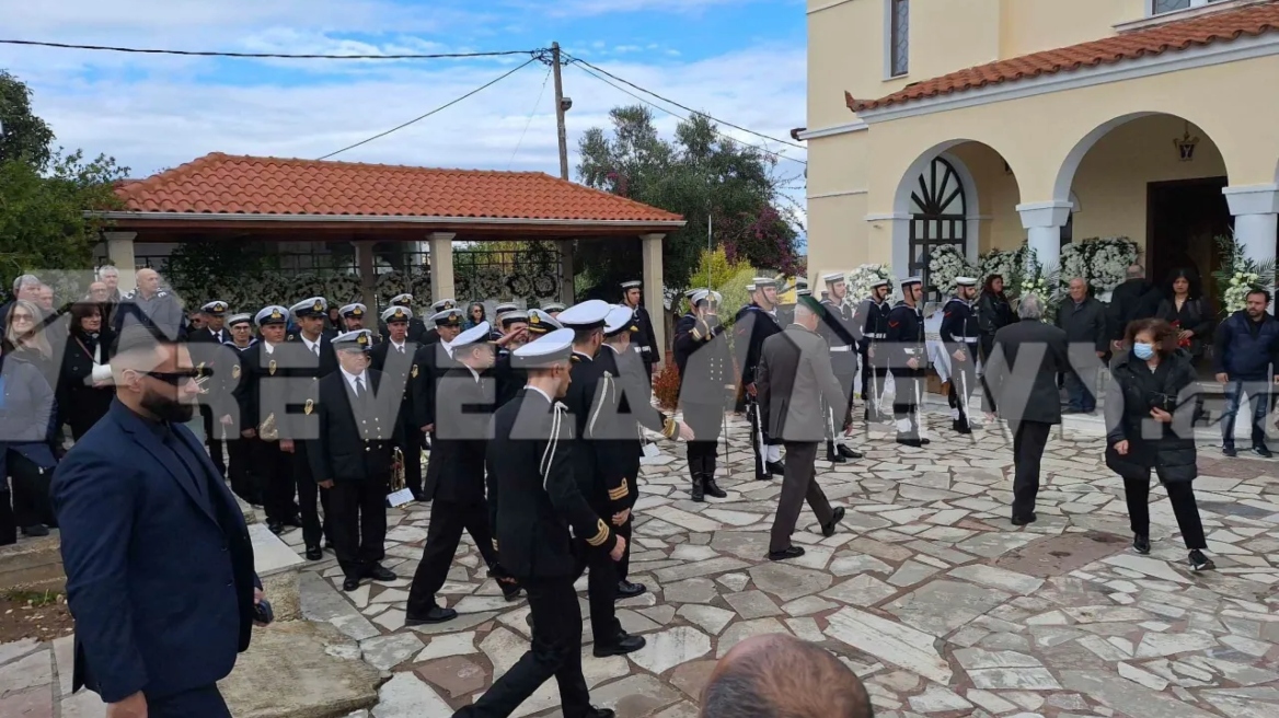 Πρέβεζα: Ράγισαν καρδιές στο τελευταίο αντίο για τον 21χρονο καταδρομέα