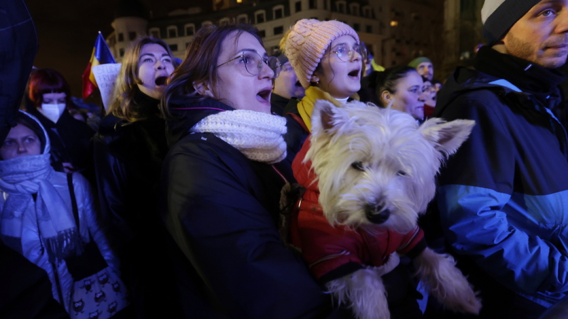 Ρουμανία: Χιλιάδες άνθρωποι διαδήλωσαν χθες βράδυ υπέρ της ΕΕ ενόψει του β' γύρου των εκλογών