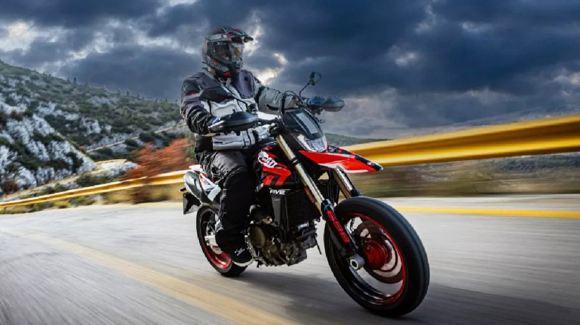 Δοκιμάζουμε την εκρηκτική Ducati Hypermotard 698 Mono - Πόσο κοστίζει;
