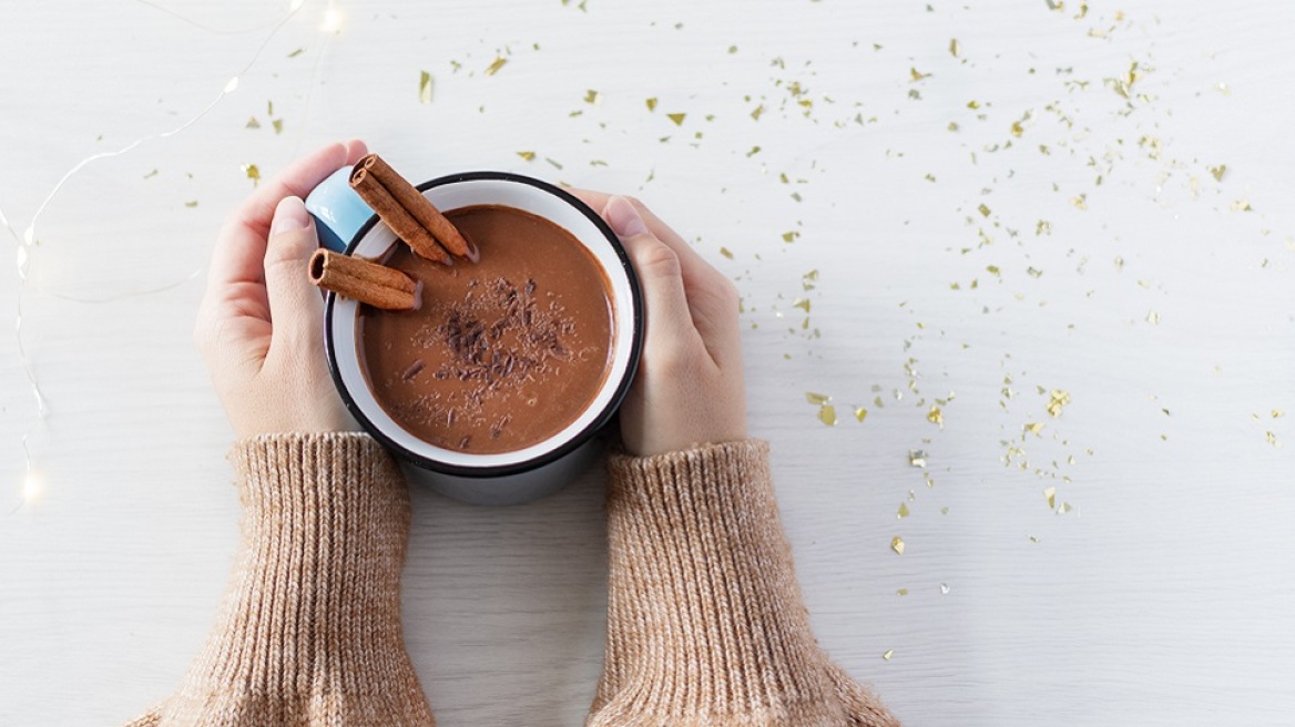 Το μαγειρικό εργαλείο που θα απογειώσει τη ζεστή σοκολάτα