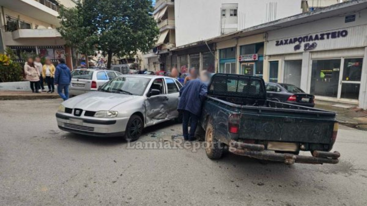 Τροχαίο στη Λαμία με έναν τραυματία - Βίντεο