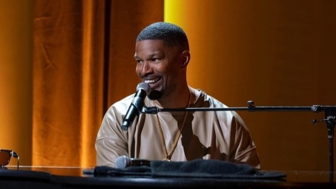 Ο Τζέιμι Φοξ αποκάλυψε πως η μικρή του κόρη του έπαιζε κιθάρα στο νοσοκομείο και τον έσωσε (βίντεο)