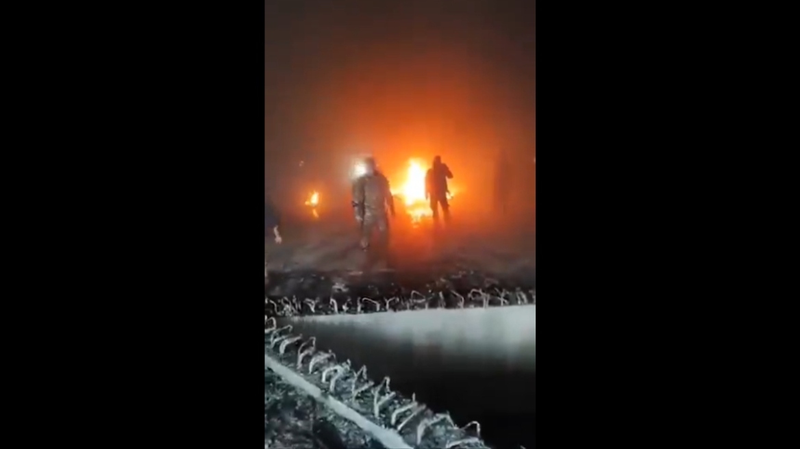 Συρία: Πυρπόλησαν τον τάφο του Χαφέζ αλ Άσαντ στην Καρντάχα, δείτε βίντεο