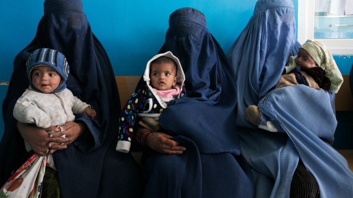 Αφγανιστάν: Η νέα απόφαση των Ταλιμπάν καταδικάζει σε θάνατο άπειρες γυναίκες και κορίτσια